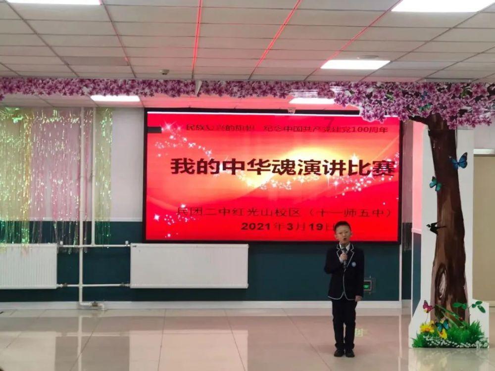 救援摄影师男孩